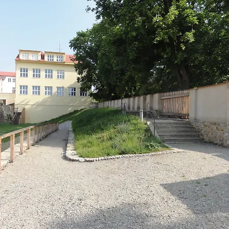 Penzion U Hradeb